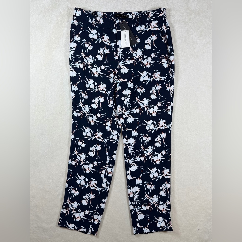 NWT Banana Republic Avery Size 4 Navy All Over Pattern Floral Pants Slacks